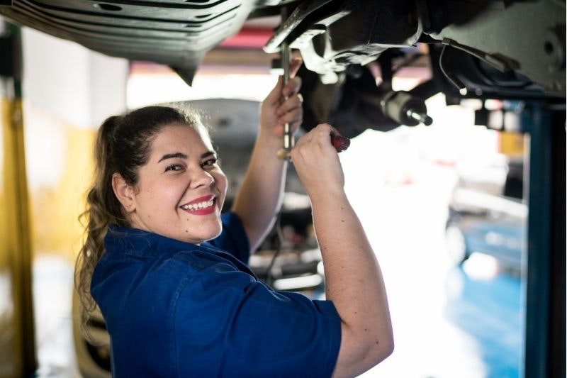 1671737957605 Womanmechanic