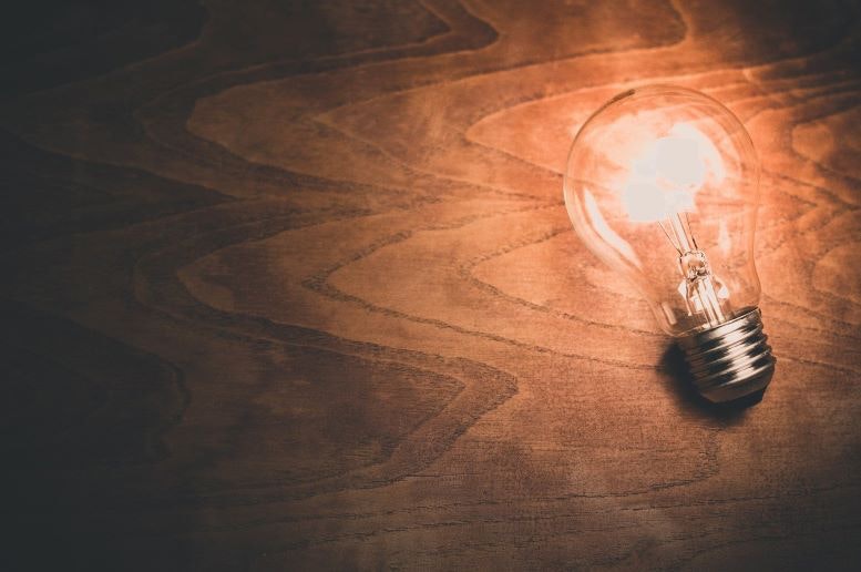 1671738095377 Lightbulb1246043 777