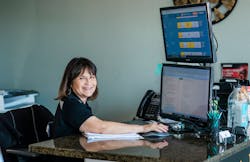 1671749361078 Beckyshopworker 0920 1671749361078 Beckyshopworker 0920