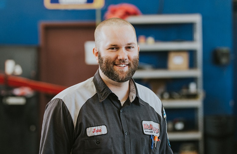 0919_Topical_ShopWorker