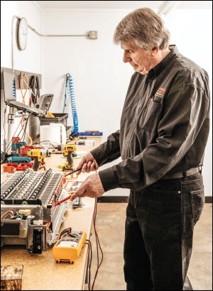 1673034571918 Testingthehybridshopmodelcover