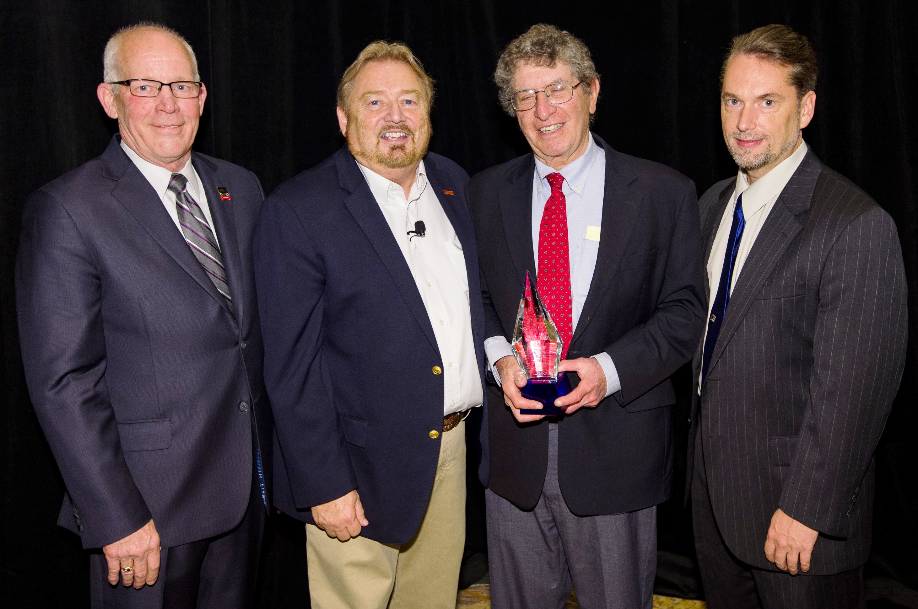 1673034940990 2016vendorhalloffamelarrysills