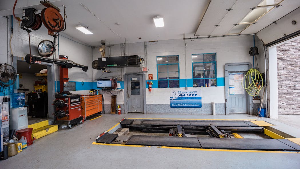 The shop floor is well maintained and clean with ample working room for its technicians.