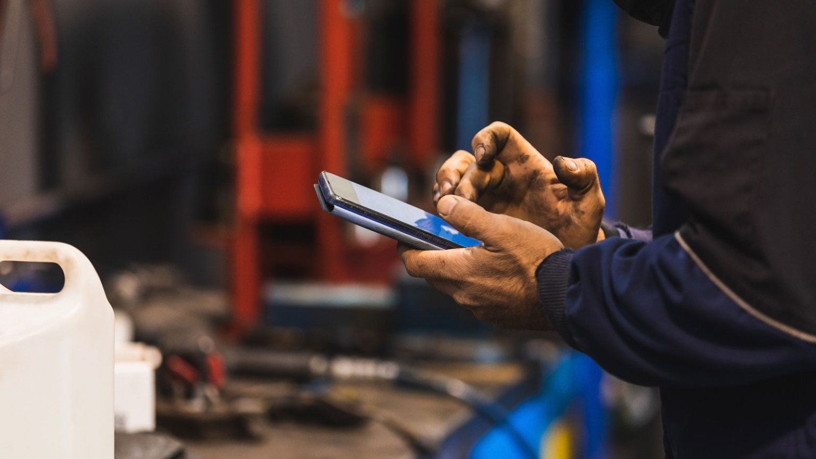 TechApp enables the front and back of house staff to communicate with one another through every stage of a repair order, whether it be maintenance, diagnosis, or repair.