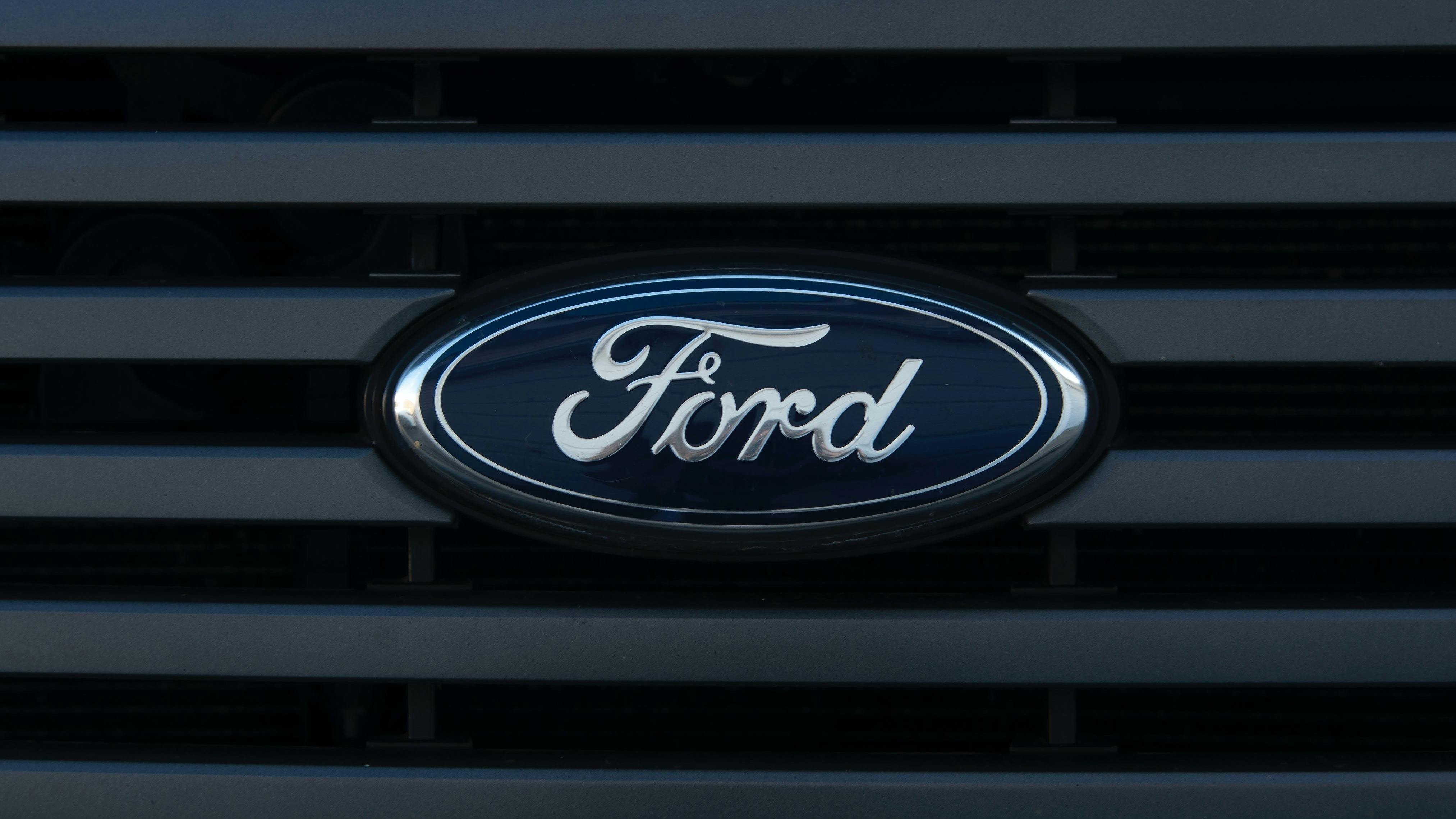 661045f0ac2fde001e6d192c Ford