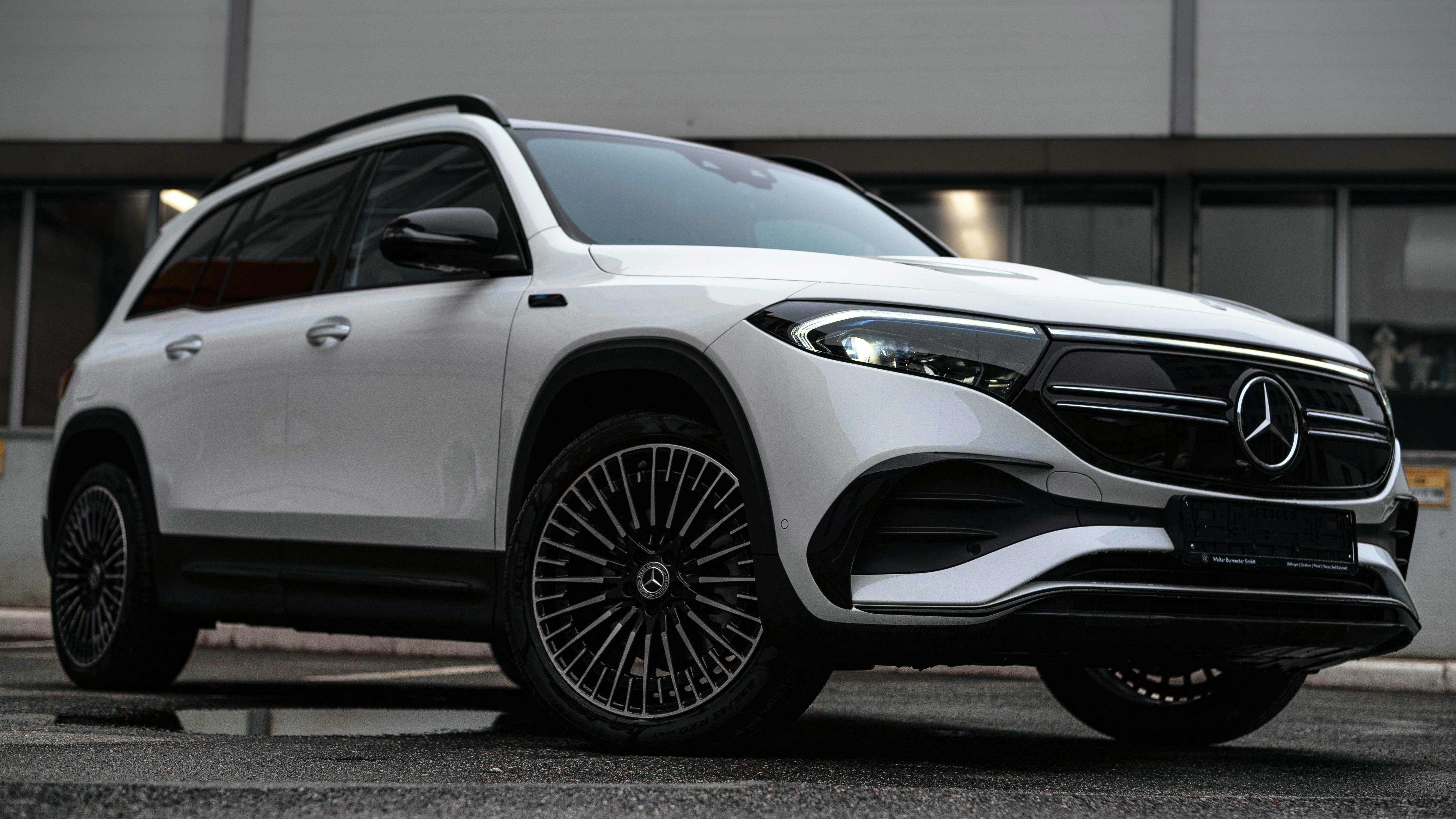 67ae7bd0f5fe4a541a967128 Mercedes Electric Eqb