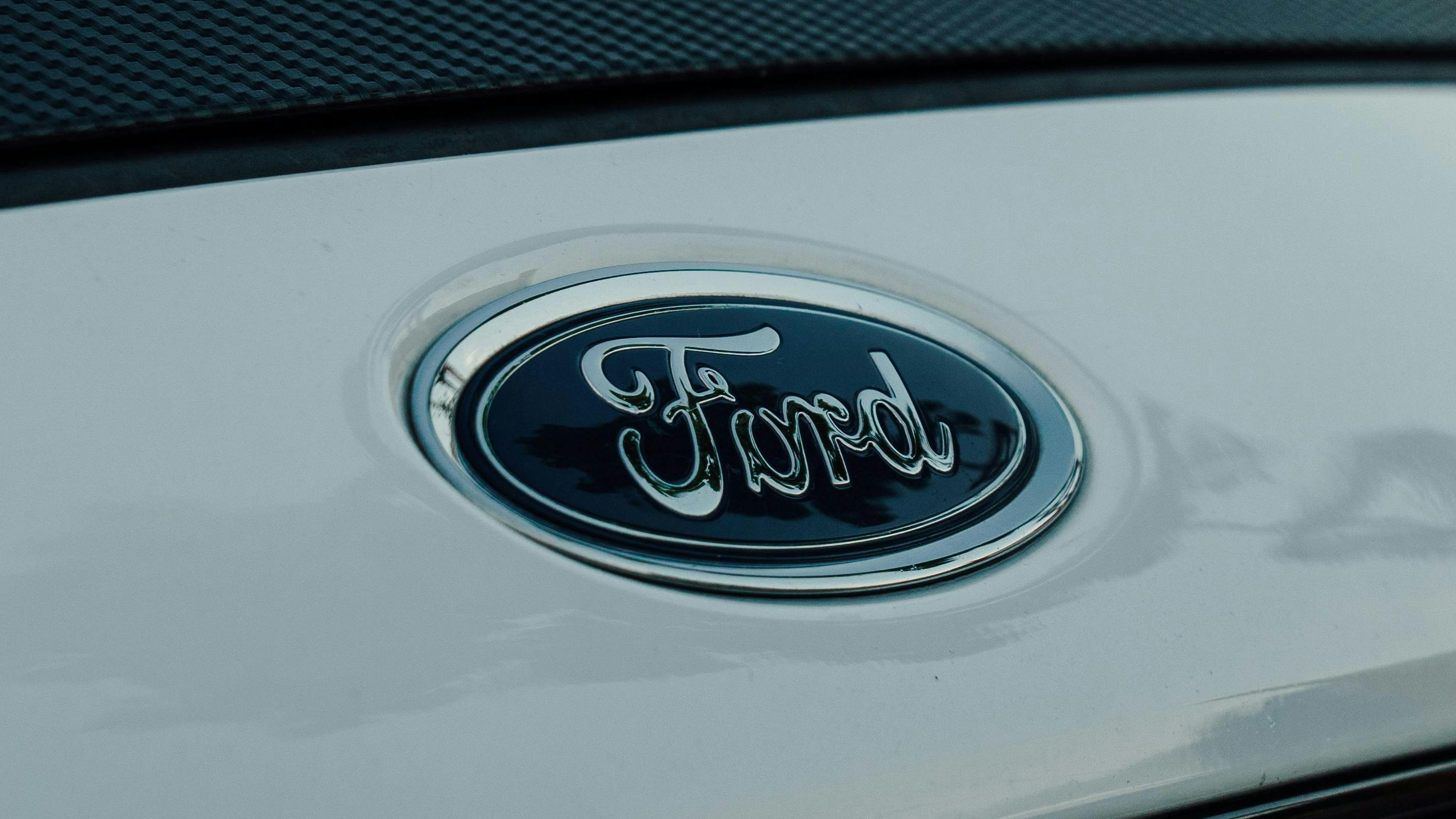 688718afabfee3be9acef3da Ford 1