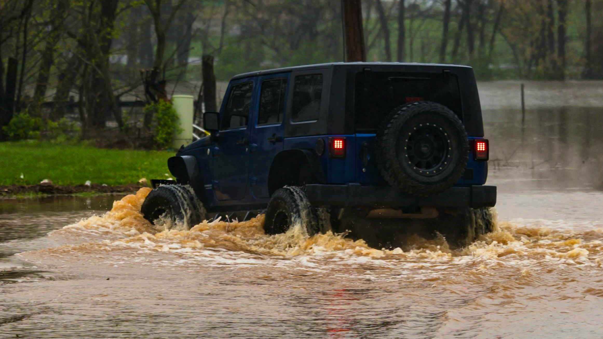68edb668d59f1cd25e1dbe3b Car In Flood Water