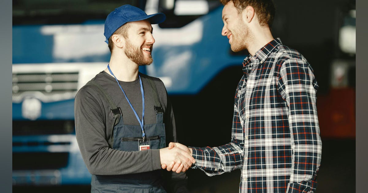 Florida Auto Repair Shop Donates Services to Federal Workers in Need