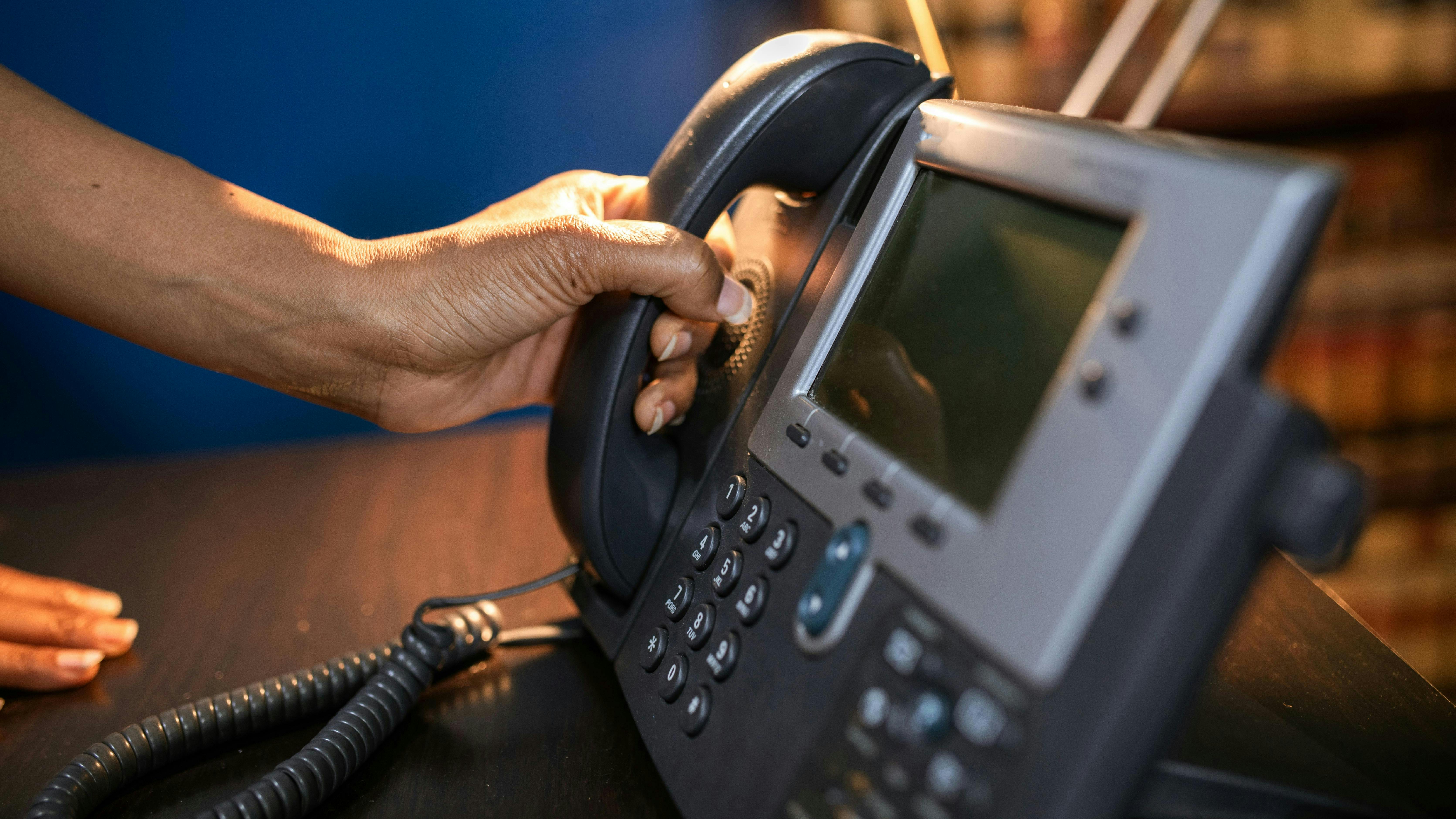 6ad1d27f5709e5418d3ec35f Telephone